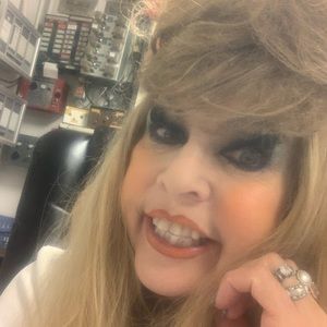 Meet your Posher, Delores